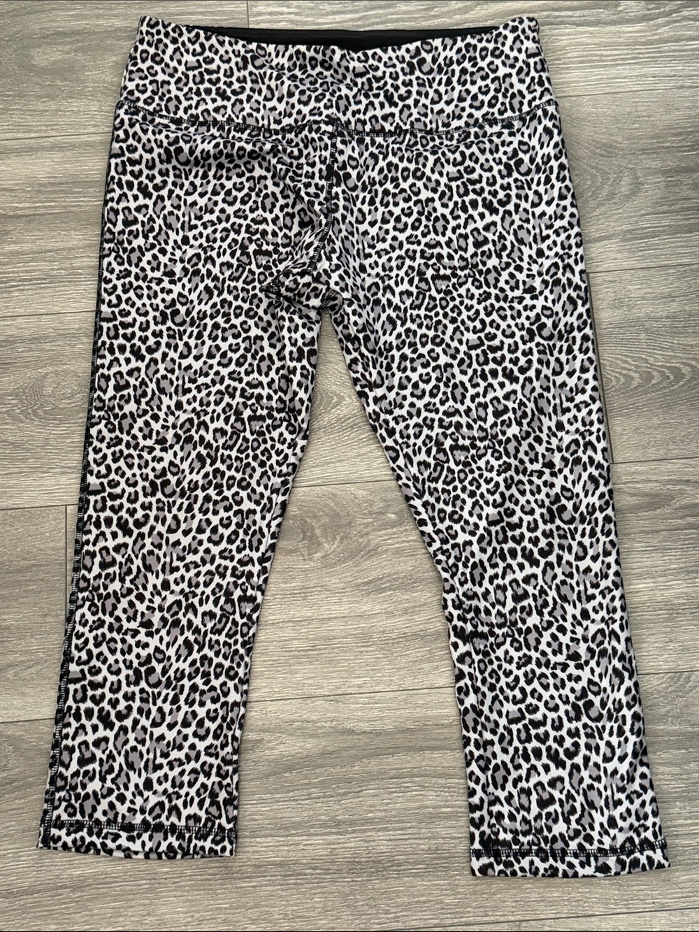 Vogo Athletica Snow Leopard Leggings XL